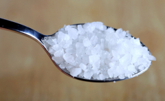 Когда полезно сыпать соль на рану?