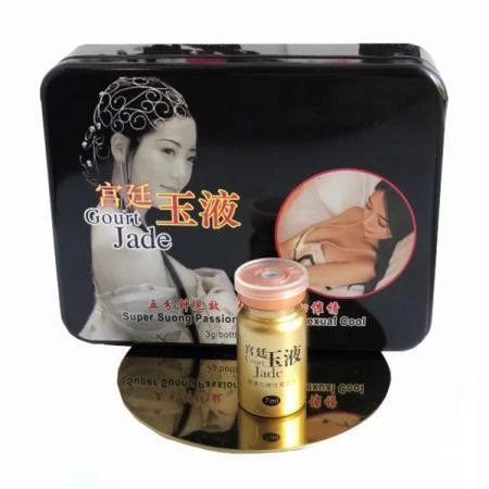 Katya Sidorenko kokraklarini porladi