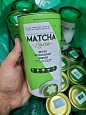 Матча-латте детокс с кокосовым вкусом:uz:Hindiston yong'og'i ta'mi bilan Detoks matcha latte