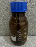 Бутылка для реактивов с завинчивающейся крышкой 250 мл, янтарь, содовое стекло:uz:250 ml vintli qopqoqli reaktiv shishasi, amber, sodali shisha