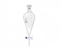 Воронка делительная градуированная 50 мл, с краном, боросиликатное стекло, грушевидная форма, со шлифом 14/23, с пластиковой пробкой:uz:Bo'linish huni 50 ml, kran bilan, borosilikat shisha, nok shaklida, 14/23 zımpara bilan, plastik Mantar bilan