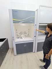 Вытяжной шкаф:uz:Вытяжной шкаф